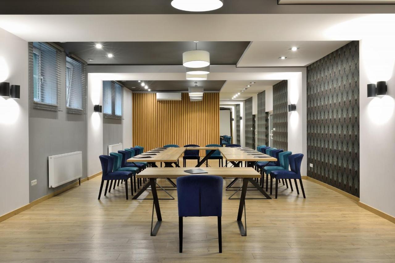 Hotel Agat Piotrków Trybunalski Εξωτερικό φωτογραφία