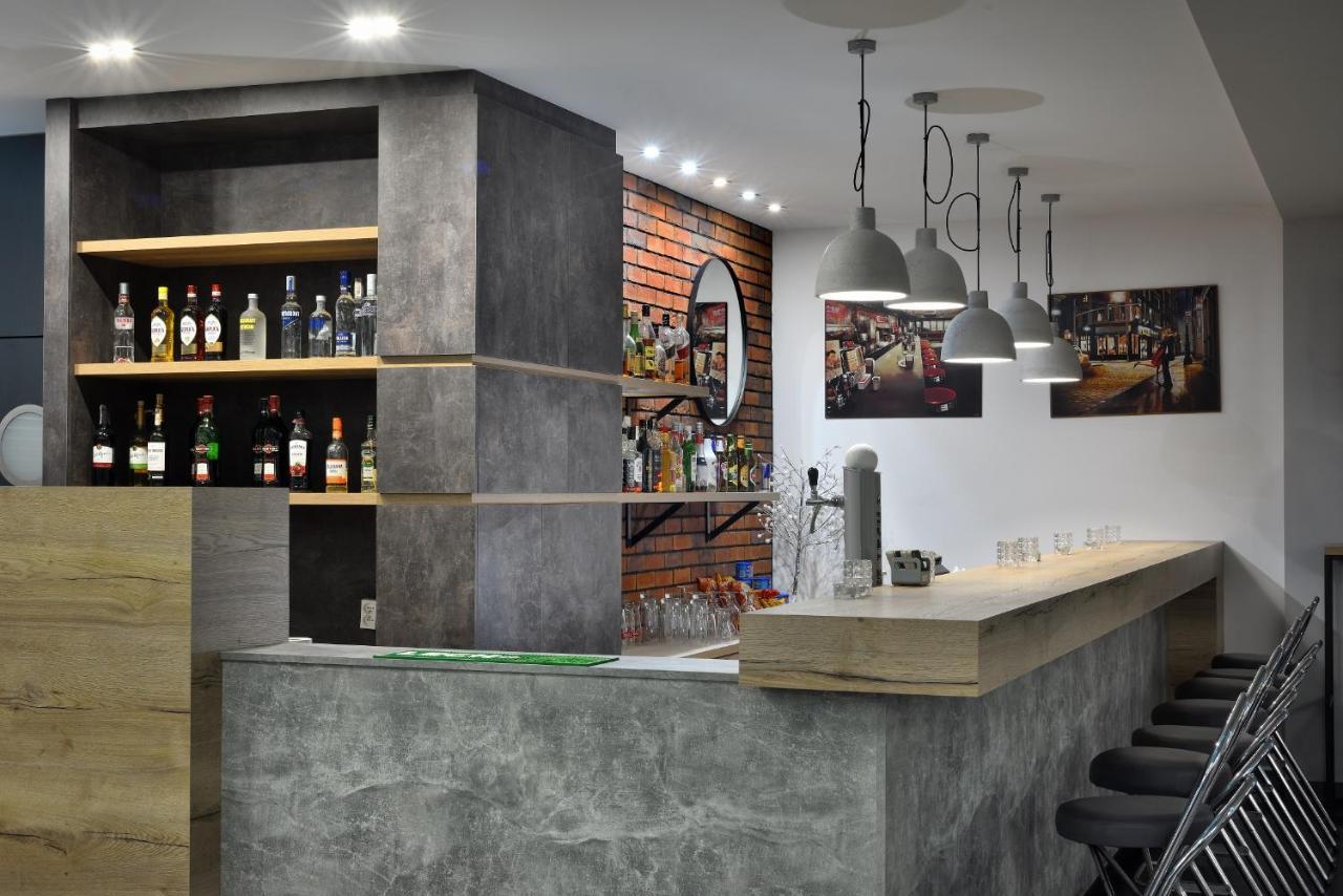 Hotel Agat Piotrków Trybunalski Εξωτερικό φωτογραφία