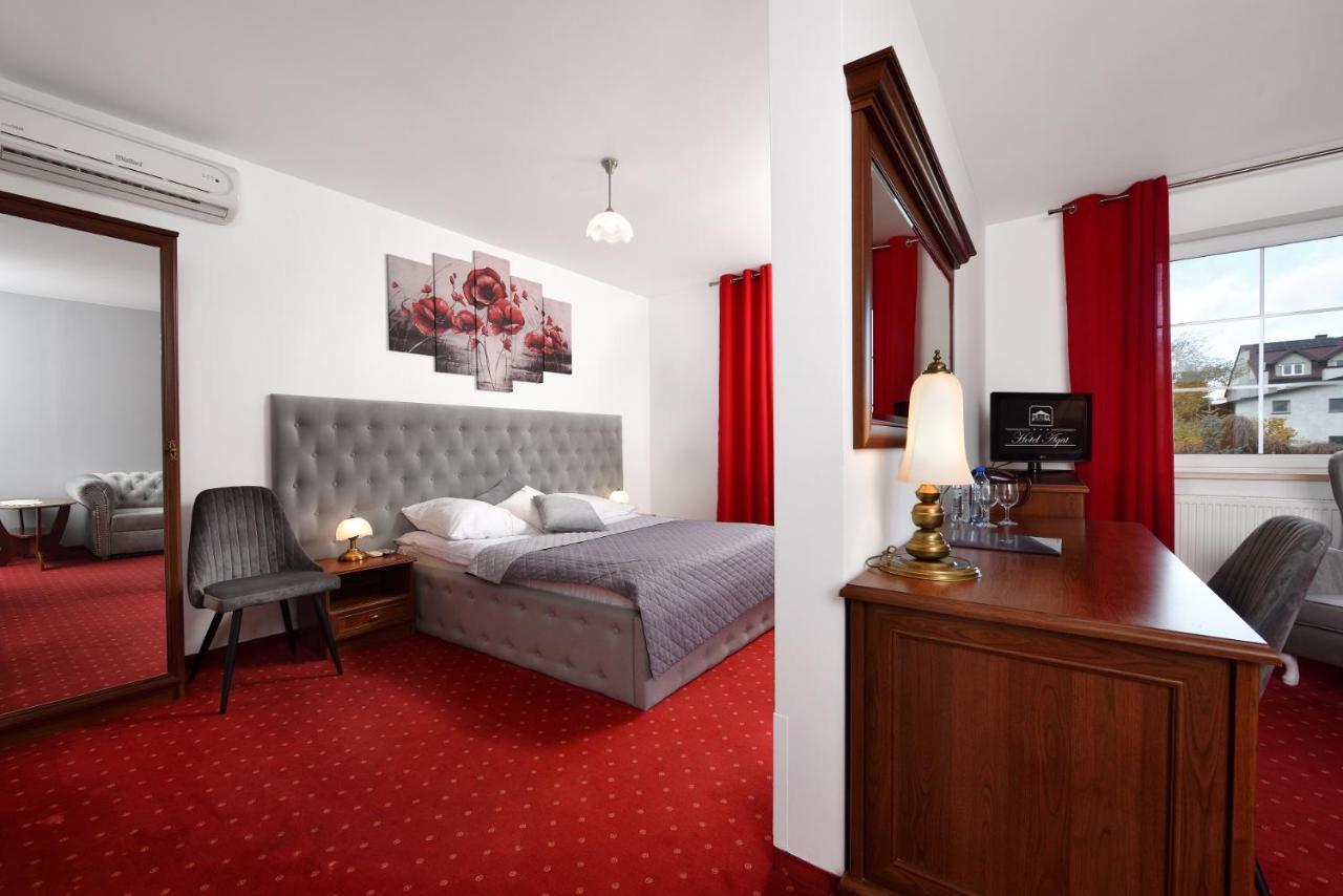 Hotel Agat Piotrków Trybunalski Εξωτερικό φωτογραφία