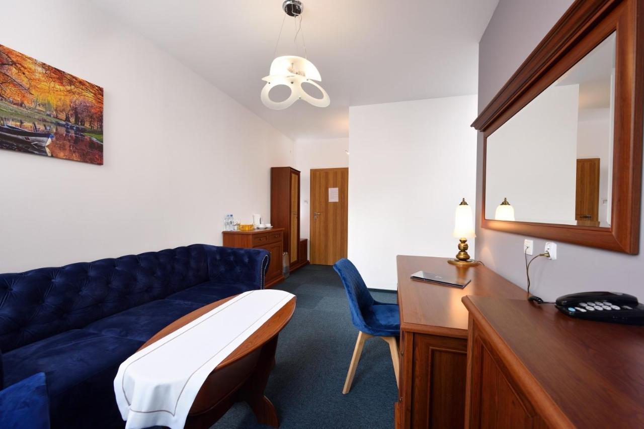 Hotel Agat Piotrków Trybunalski Εξωτερικό φωτογραφία